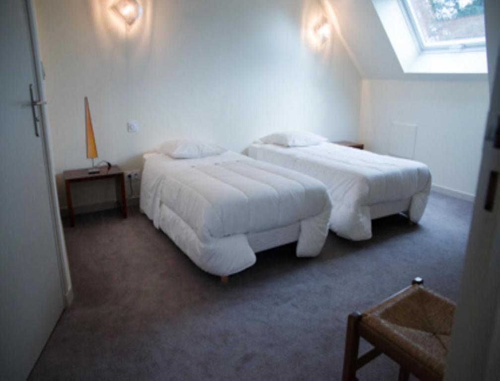 Hotel Le Petit Pont à Moncé-en-Belin Chambre photo