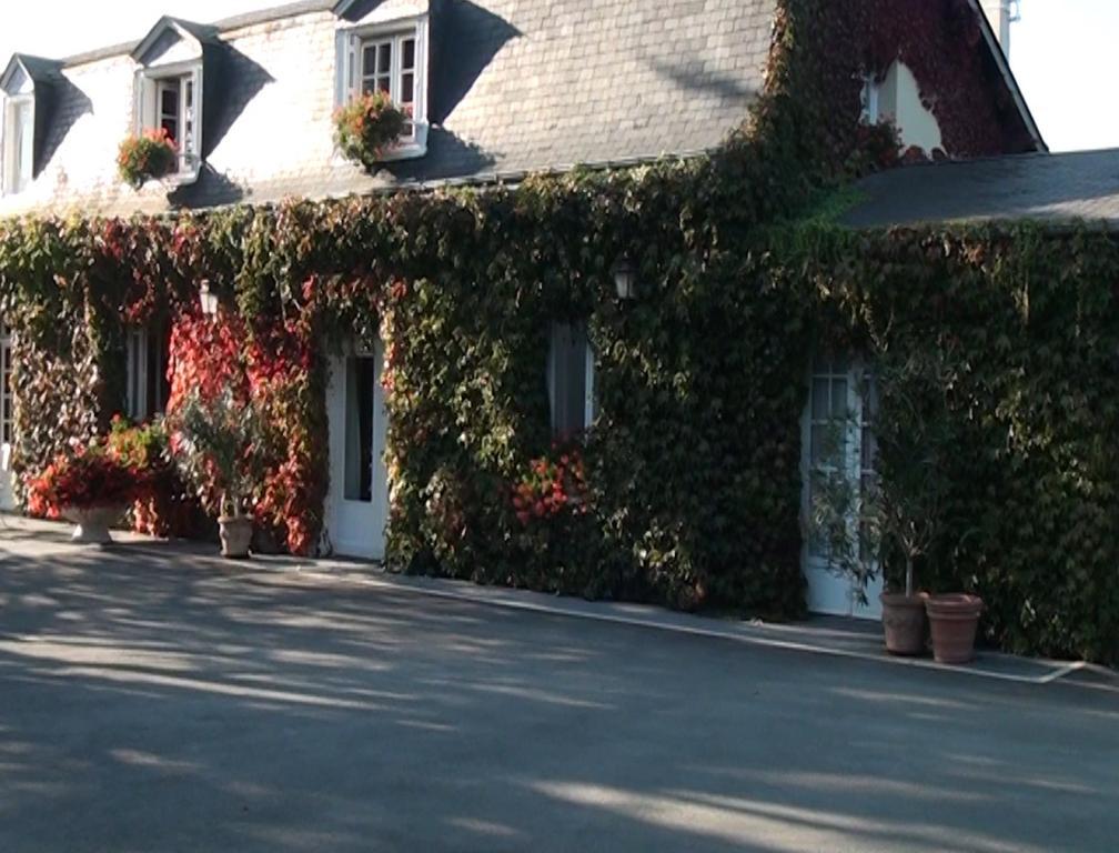 Hotel Le Petit Pont à Moncé-en-Belin Extérieur photo