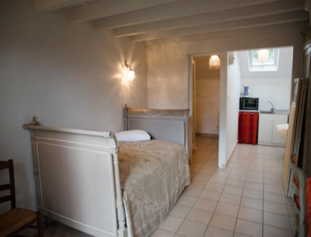 Hotel Le Petit Pont à Moncé-en-Belin Extérieur photo