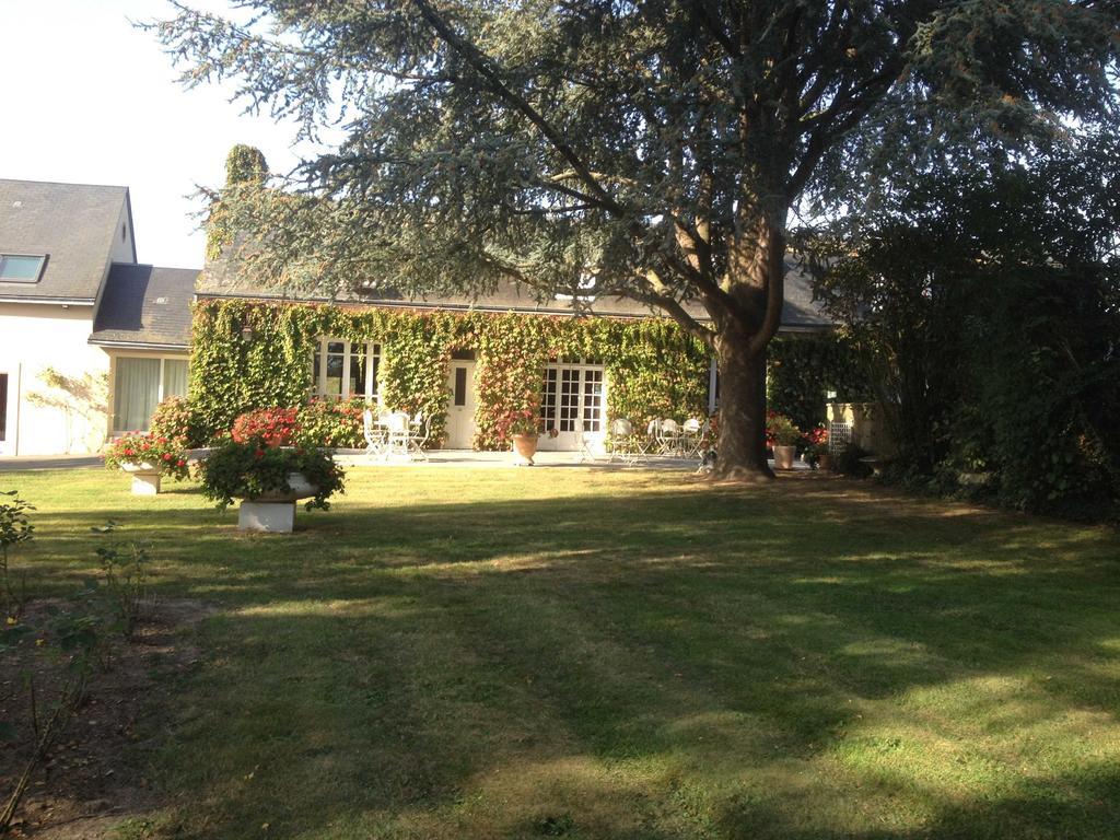 Hotel Le Petit Pont à Moncé-en-Belin Extérieur photo
