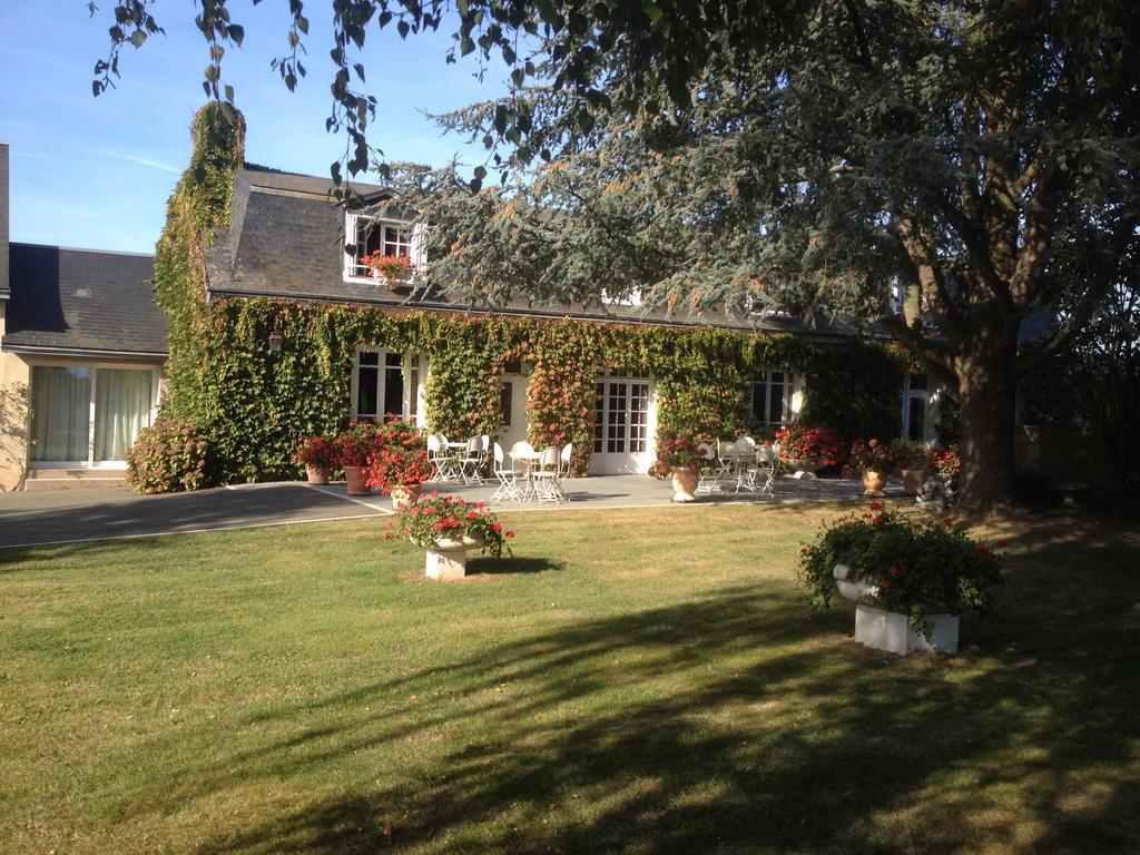 Hotel Le Petit Pont à Moncé-en-Belin Extérieur photo