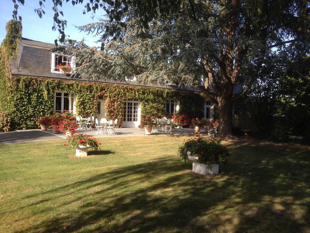 Hotel Le Petit Pont à Moncé-en-Belin Extérieur photo