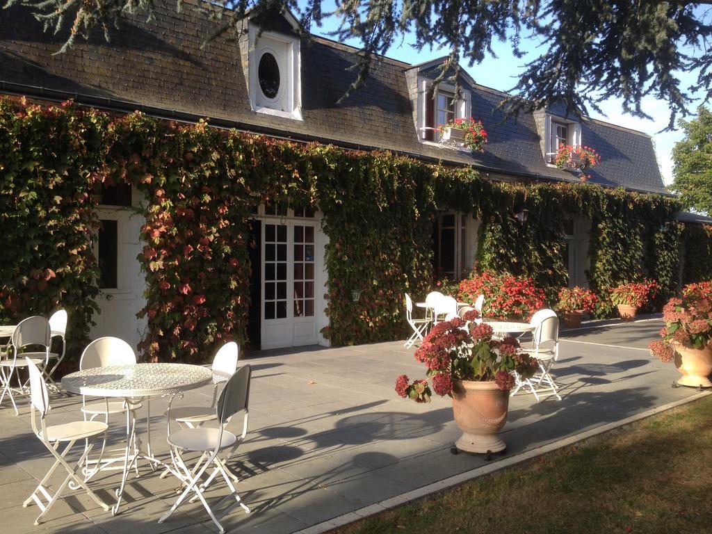 Hotel Le Petit Pont à Moncé-en-Belin Extérieur photo