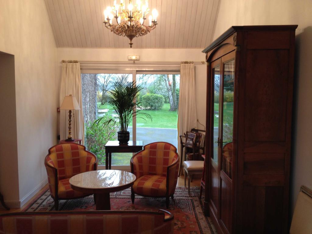 Hotel Le Petit Pont à Moncé-en-Belin Extérieur photo