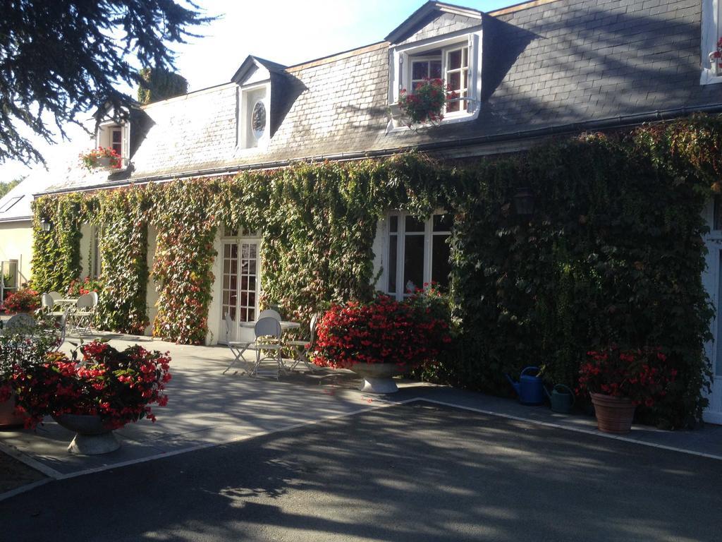 Hotel Le Petit Pont à Moncé-en-Belin Extérieur photo
